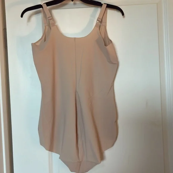 EUC shapewear by Maidenform Size XL smoothing bodysuit with adjustable straps - Picture 6 of 8